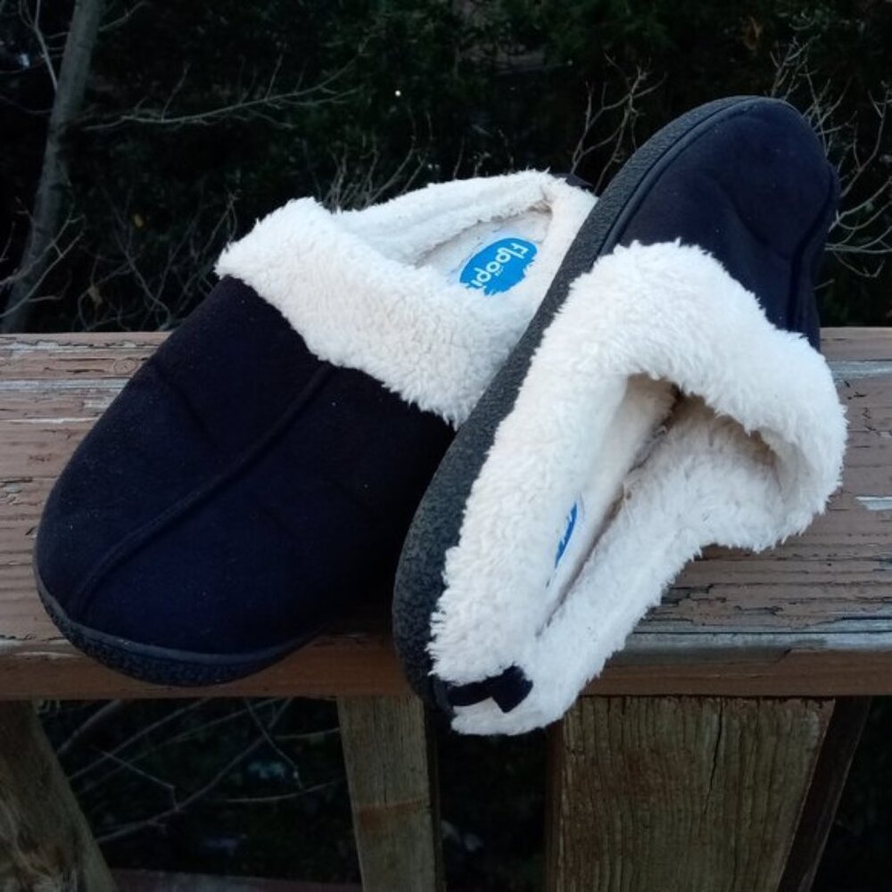 Floopi womens slippers sz M 7-8 NEW